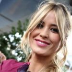 Un anziano a Elena Santarelli: “Corri puledra!”