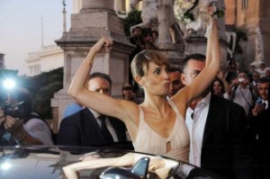 4minipaola cortellesi scherza 300x199 Paola Cortellesi e Riccardo Milani si sono sposati immgine