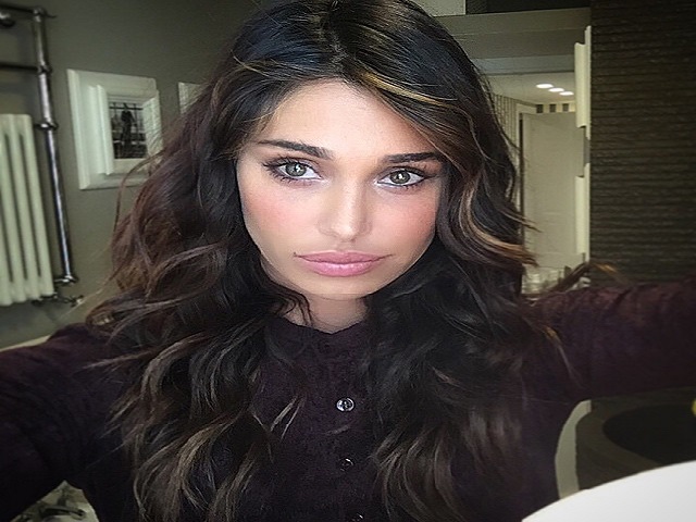 Belen-Rodriguez-Selfie