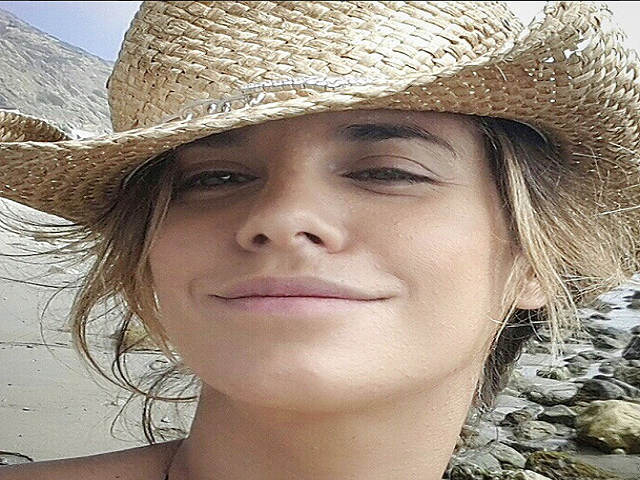 Elisabetta-Canalis-con-cappello-di-paglia