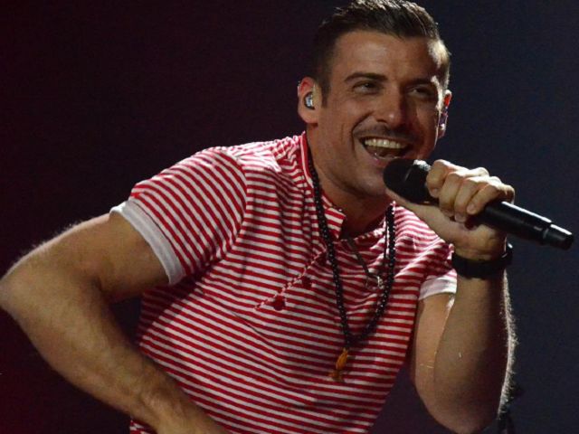 francesco gabbani maglia a righe