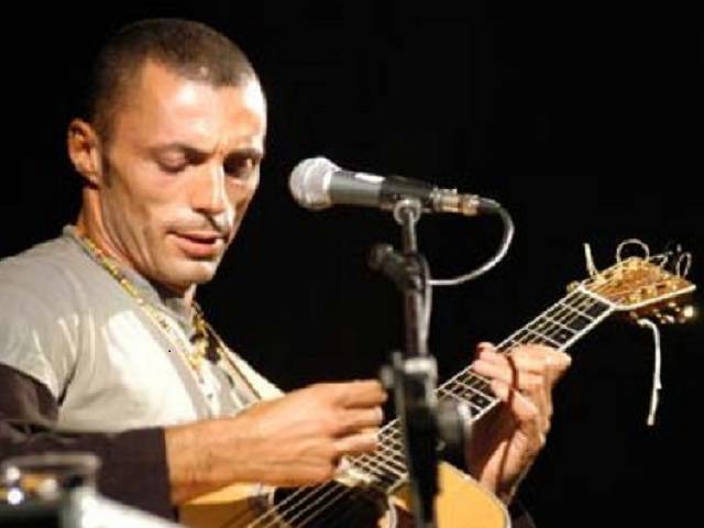 Alex Britti La Nuova Vita Con La Fidanzata E Il Figlio Edoardo