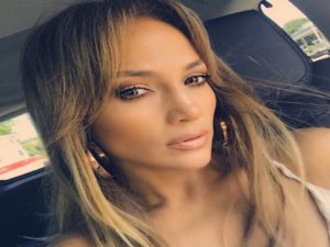 jennifer lopez selfie