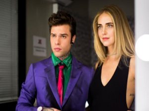 fedez bacia il pancino di chiara ferragni