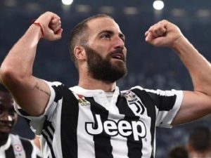 higuain esulta con la juve