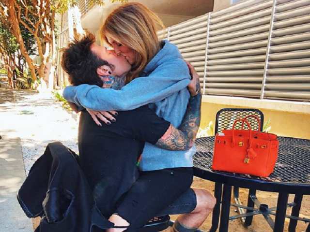 bacio tra chiara ferragni e fedez