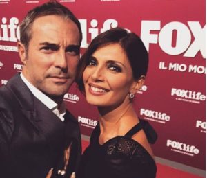 flavio montrucchio sorride con la moglie alessia mancini 