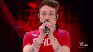 irama in sfida ad amici nella puntata del 24 febbraio