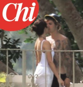 selena gomez e justin bieber si baciano