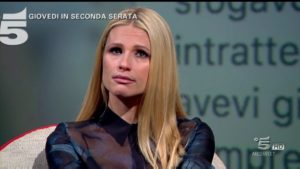 michelle hunziker piange a l'intervista