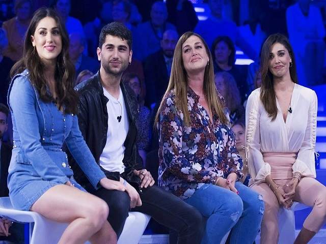 la famiglia di belen a verissimo