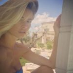 elena santarelli al mare