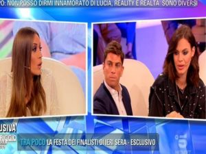 karina cascella pomeriggio cinque vs filippo lucia favoloso 