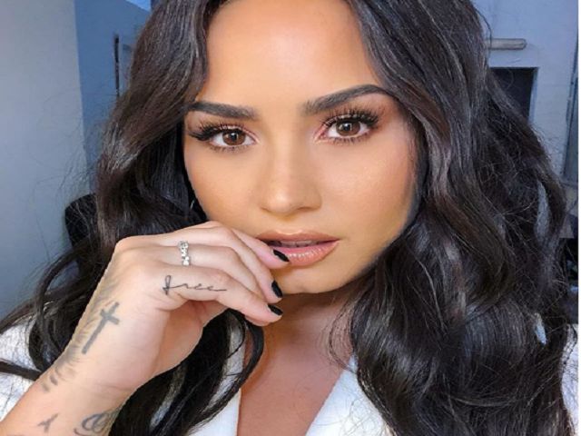 selfie di demi lovato