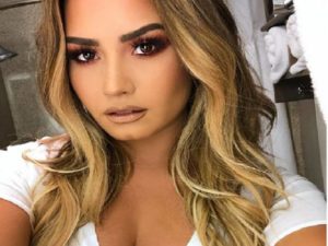 demi lovato entra in riabilitazione