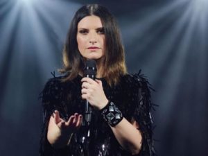 laura pausini black dress