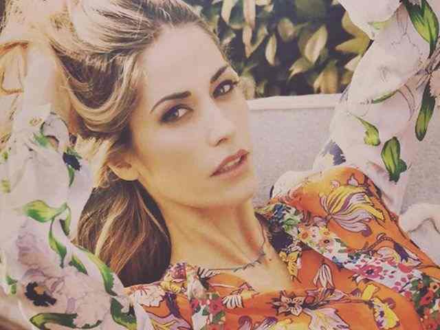 Elena Santarelli furiosa sui social: "Le bugie hanno le gambe corte"