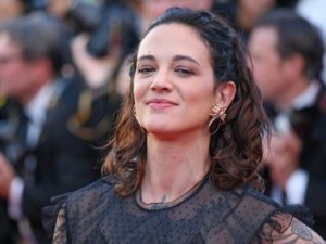 Asia Argento, tweet a Rose McGowan: "Ti do 24 ore per scusarti"