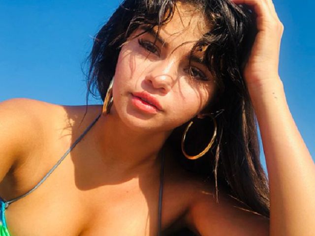 selena gomez al mare