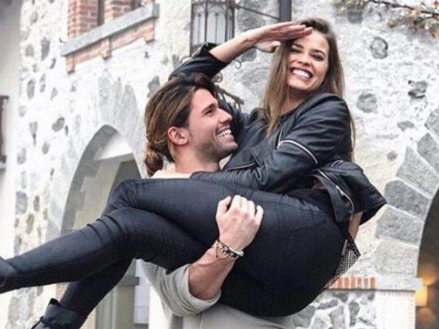 Luca Onestini e Ivana Mrazova in braccio