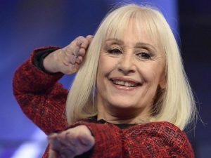 raffaella carrà mani