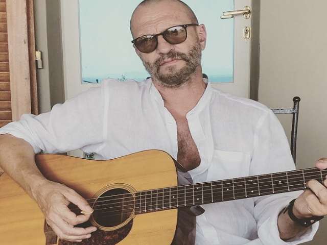 Biagio Antonacci chitarra