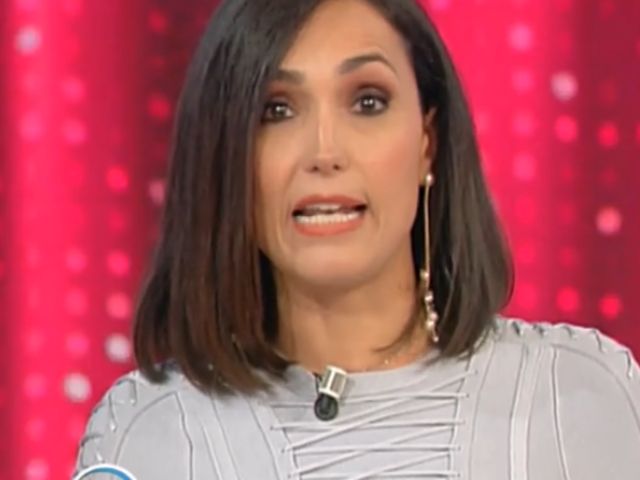 caterina balivo sfondo rosso