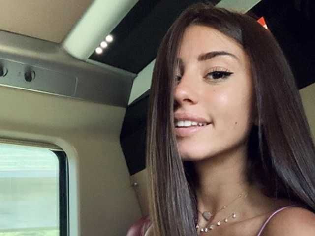 Angela Nasti selfie in treno