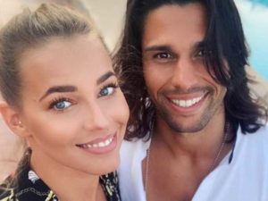 Ivana Mrazova e Luca Onestini sorriso