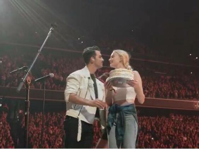 joe jonas, sorpresa di sophie turner