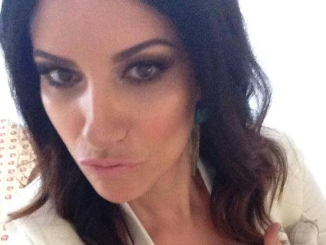 Laura Pausini selfie bianco