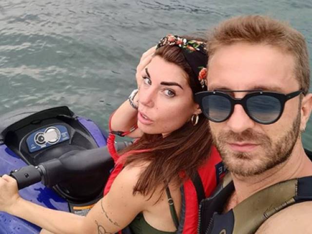 Bianca Atzei e Stefano Corti al mare