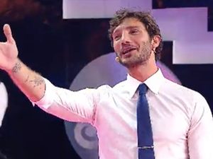 Stefano De Martino conduce Stasera Tutto è Possibile e dichiara di non accontentarsi