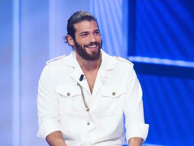 Can Yaman Dopo Il Militare Il Nuovo Look E Il Messaggio Alla Madre La Foto