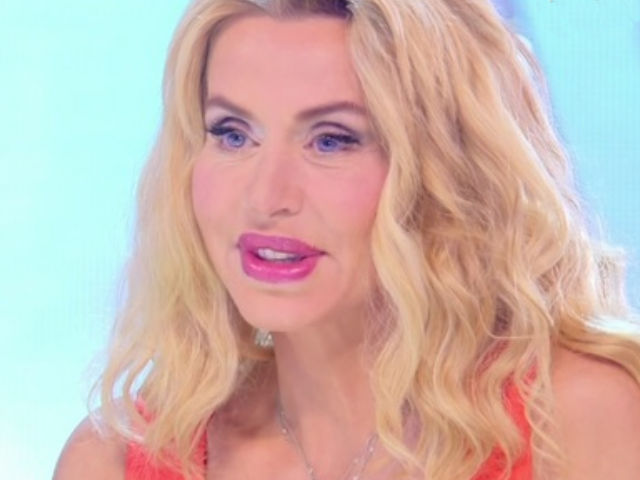 valeria marini primo piano