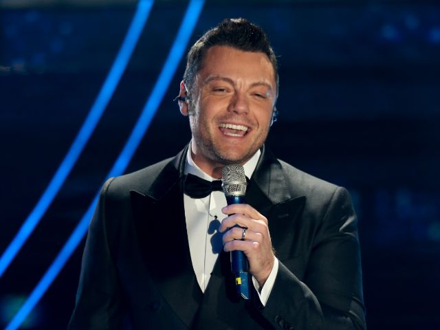 tiziano ferro a sanremo senza il marito