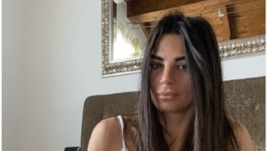 Serena Enardu, auto di nuovo in fiamme: incendiata per la seconda volta Serena Enardu, auto di nuovo in fiamme: incendiata per la seconda volta