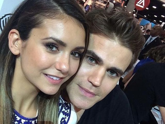 https://www.gossipetv.com/wp-content/uploads/2020/05/nina-dobrev-paul-wesley-selfie.jpg