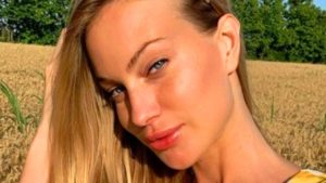 Taylor Mega, confessioni notturne: “Domani mattina cancello”, le domande