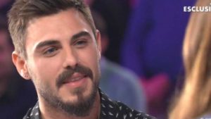 Litiga per una precedenza e prende a pugni un automobilista. Denunciato, si scusa: Litiga per una precedenza e prende a pugni un automobilista. Denunciato, si scusa: