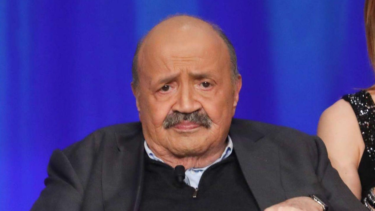 Maurizio Costanzo accigliato