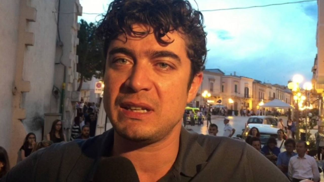 Riccardo Scamarcio sbrocca