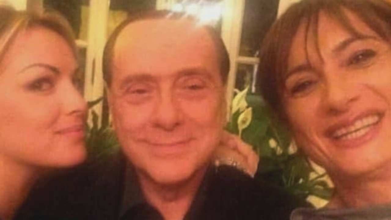 Foto Berlusconi insieme a Francesca Pascale e Vladimir Luxuria