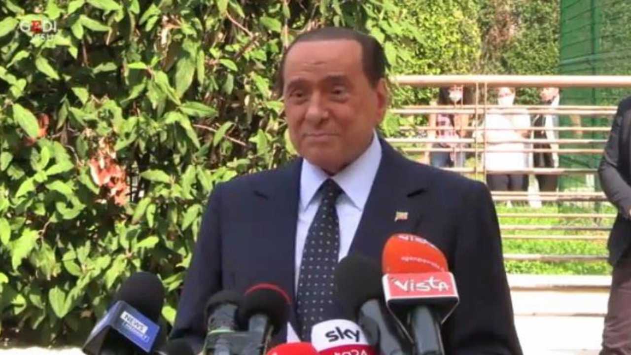 silvio berlusconi dimesso dal san raffaele