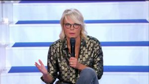 Maria De Filippi, i segreti di Amici e UeD: “Io sugli scalini? Ecco perché” Maria De Filippi, i segreti di Amici e UeD: “Io sugli scalini? Ecco perché”