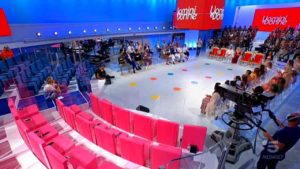 UeD news, chi sceglie gli outfit dei partecipanti? Dama svela retroscena UeD news, chi sceglie gli outfit dei partecipanti? Dama svela retroscena