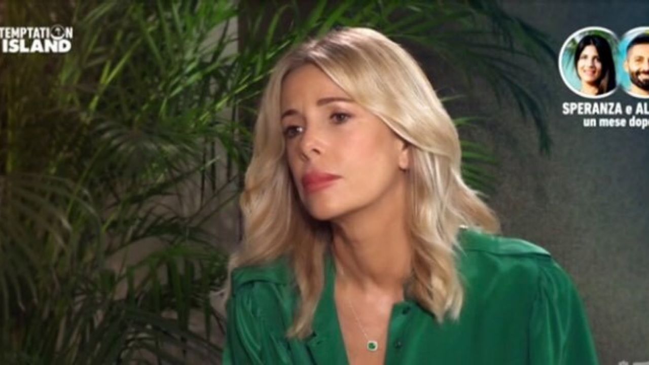 alessia marcuzzi a temptation island con camicia verde