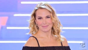 Pomeriggio 5, pesanti bordate verso Giulia Salemi: la reazione della d’Urso Pomeriggio 5, pesanti bordate verso Giulia Salemi: la reazione della d’Urso