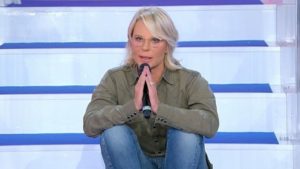 Uomini e Donne, famosa ex Dama chiede di tornare: la redazione dice no Uomini e Donne, famosa ex Dama chiede di tornare: la redazione dice no