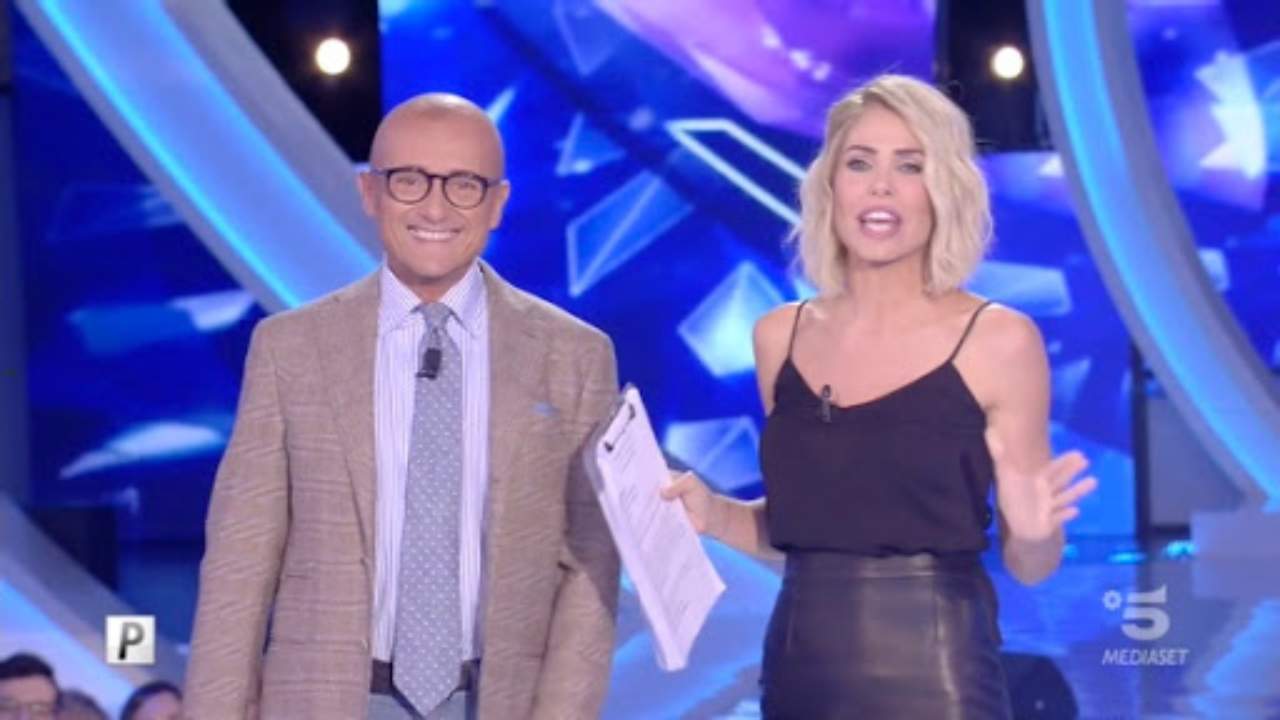 alfonso signorini e ilary blasi in diretta assieme